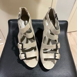 Guess beige heels with buckles